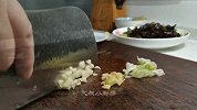 芹菜炒肉丝的正确做法，芹菜清脆可口，肉丝滑嫩不粘锅，好吃下饭