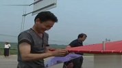 农民投10万造飞机，升空不成摔骨折