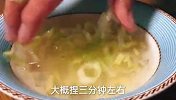 看看饭店的糖醋鱼是怎么做的，怪不得家里做得不好吃，收藏了