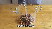 天热想喝酸梅汤，在家自配8种汤料包，味道正宗好喝，酸甜解腻！