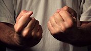 男子痛恨情人的丈夫 深夜向他床上泼一碗浓硫酸 致3人烧伤