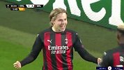 下半场补时第2分钟AC米兰球员海于格进球 凯尔特人1-3AC米兰