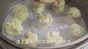 一碗面粉两个土豆，把它做成花卷还是头一次见，松软好吃又美味