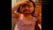 搞笑-20121119-小女孩被妈妈画胡子 怕变男生嚎啕大哭