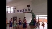 这是我看过最假的假摔！