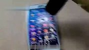 蛋疼测试：用锤子猛砸Galaxy S3屏幕