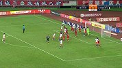 下半场补时第8分钟山东鲁能泰山球员王大雷射门 - 打偏