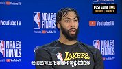 浓眉笑谈场上与詹姆斯争吵：漏防太多了 总有互相嚷嚷的时候