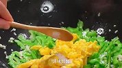 苦瓜炒蛋先炒苦瓜还是先炒蛋，很多人都没做对，大厨教你正确做法