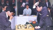 中日围棋擂台赛回眸！主将聂卫平11连胜 胸前印有“中国”两字