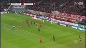 第51分钟杜塞尔多夫球员亨宁斯射门