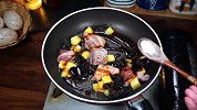 鸭肉怎么做好吃，营养又好吃的鸭肉烧黑木耳，超级开胃