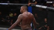 UFC重量级历史第三快终结！黑色怪兽12秒KO秀车达人