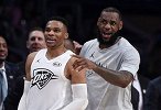 NBA字幕组-詹姆斯声援威少：那位球迷的言语过分了