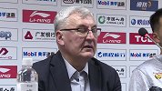 CBA-1718赛季-周鹏手感低迷 尤纳斯：换板凳球员效果更差 他在进攻端作用很大-新闻