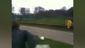 爆笑射门惩罚！这操作到底是谁射谁呢？