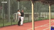 足协副主席高洪波督训国奥 全程站立观看