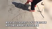 奶奶用钢钉作“水泥画”惊艳众人！荷花牡丹惟妙惟肖，村民看后纷纷邀约