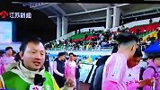 苏超赛后记者试图采访无锡球员 被工作人员严厉驱赶