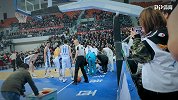 【PP体育在现场】刘晓宇突破落地脚踝扭伤 医疗组快速进场处理