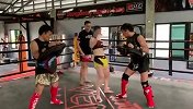这体能什么水平？张伟丽备战训练连续扫踢近一分钟