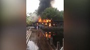 绍兴一寺庙起火现场浓烟翻滚 所幸无人员伤亡