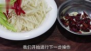 大厨教你做一道“酸辣藕丝”，清脆爽口不变黑，小窍门一看就会