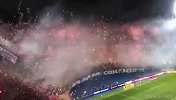 烟火林立！感受下南美巴拉圭球队的恐怖主场氛围