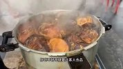 福建光头大叔做特色封肉40多年，1份卖50，高峰1天卖1000多份