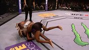 UFC-17年-UFC214倒计时：乔恩琼斯嘲讽科米尔是最伟大的冠军腰带临时保管员-专题