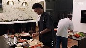 烹饪天赋还是黑暗料理？老鹰菜鸟科林斯搞笑制作番茄炖蛋