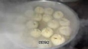 福建泉州柴火蒸肉包，做30年仅做2样小吃，阿姨日做300个肉包