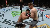 又是一场KO！UFC全胜小将连续击倒对手 进攻看得人眼花缭乱
