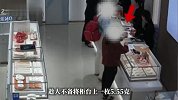 母女带娃逛金店，母亲心生贪念偷走黄金戒指，“戒指很漂亮，想拿回来自己戴”