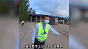 男子骑车上高速被拦致摔倒，网友质疑其博流量，警方：已介入