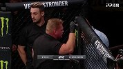 UFC选手全场三次使出断子绝孙脚 裁判怒了险些直接将其判负
