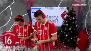 德甲-1718赛季-拜仁哼圣诞歌大赛 鲁迪聚勒大秀音感-专题