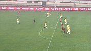 辽足边中配合出良机 穆伦加中路头球擦柱而出