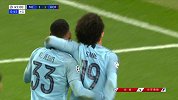1-1！萨内任意球直挂球门死角 曼城半场扳平比分