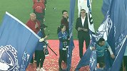 中甲-大连一方主帅与全场球迷共同高歌 与光膀子铁杆球迷合影-专题