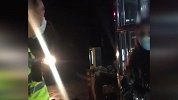 95后美女与50多岁男友醉驾 男子弃车逃离女子与民警打太极