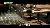 传统的摩洛哥方式倒茶