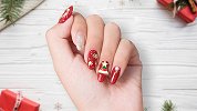 今年最火的圣诞美甲我都帮你选好了！火速围观吧～