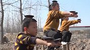现实版习武吧！虎爸带仨娃一周习武25小时：顶瓷碗蹲梅花桩