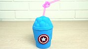 用冰激凌摸具制作彩色奶昔杯，加上超级英雄的装饰，看起来超美味