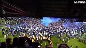 朴茨茅斯夺英甲冠军升入英冠，球迷们激情冲入场内庆祝