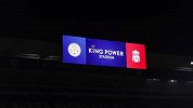 前方直击红军蓝狐大战赛前！圣诞氛围浓 皇权球场大屏“下雪”
