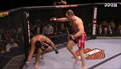 UFC十大飞踢爆头KO！花式回旋+残暴高扫 1秒失去意识