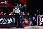 【PP体育在现场】场下不轻松！杨鸣指导汗水浸透衬衣