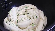 自从知道电饭锅可以做花卷，我家就经常吃，不加水不蒸，暄软多层